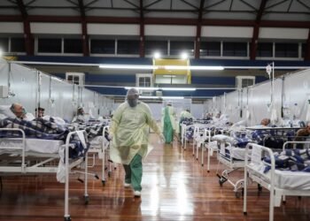 Colapso en Brasil: el gobierno admite que las muertes “sobrepasaron el límite del sentido común”