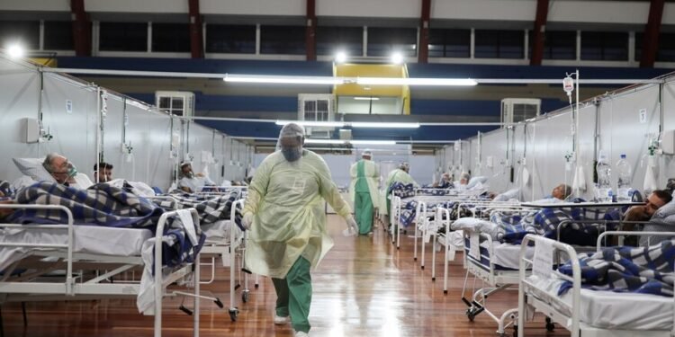 Colapso en Brasil: el gobierno admite que las muertes “sobrepasaron el límite del sentido común”