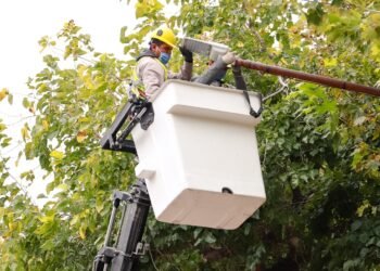 Capital: se van las lámparas de 4 décadas por luz LED en el microcentro