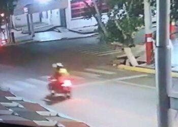Video: impresionante accidente en Chimbas deja una jóven con hundimiento de cráneo