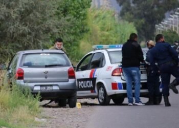 Un policía atropelló a un motociclista: el test de alcoholemia le dió positivo