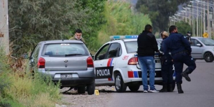 Un policía atropelló a un motociclista: el test de alcoholemia le dió positivo