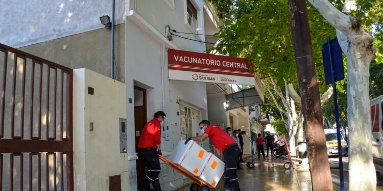 COVID-19: arribaron 16.200 nuevas dosis de vacunas Sinopharm a la provincia
