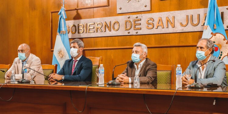 Uñac acompañó al presidente Alberto Fernández en el lanzamiento de los créditos «Casa Propia»