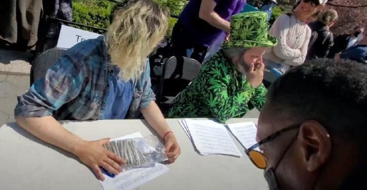 Nueva York: regalan marihuana a los vacunados de coronavirus
