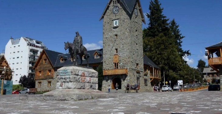 Tenía síntomas de Covid-19, viajó a Bariloche y contagió a 65 personas