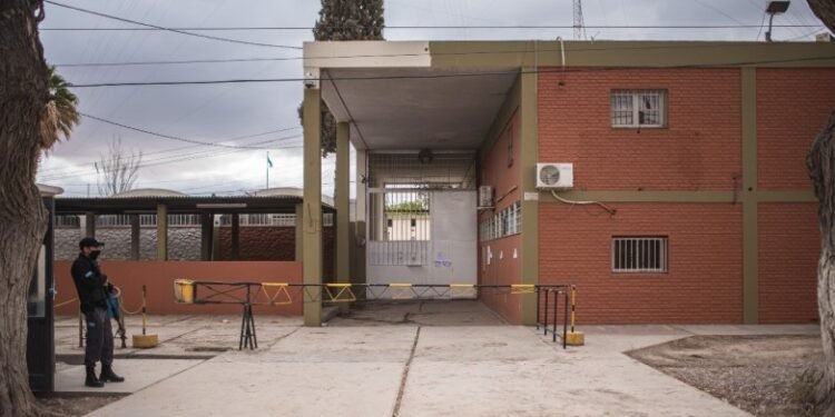 Irá a prisión por más de 2 años por golpear con una piedra a su madre