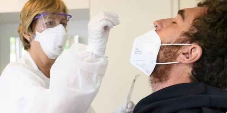 No hace falta presentar todos los síntomas para hacerse hisopado