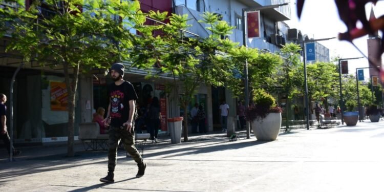 Sigue la pólemica entre los comerciantes por el horario de corrido: podrían suspender a empleados