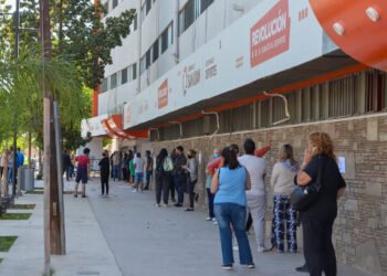 Cada vez aumentan más la cantidad de hisopados en San Juan