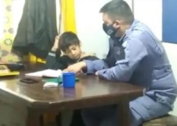 Chaco: su hijo no hacía la tarea y llamó a la policía para que la ayudara