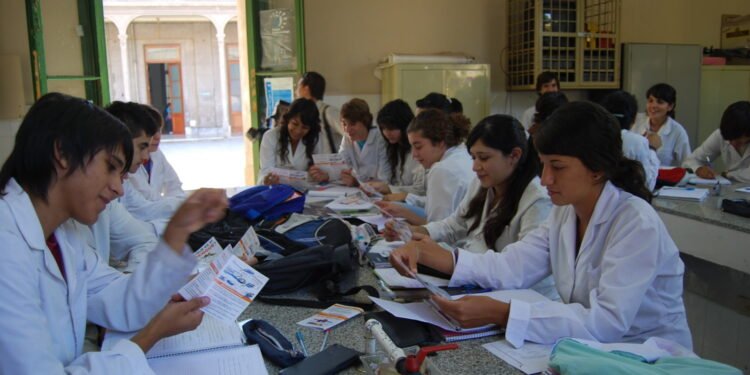Ya está el padrón de beneficiarios de las becas de conectividad