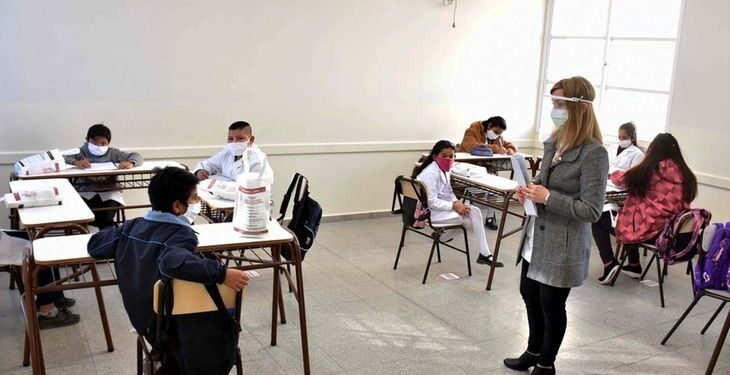 Docente porteña pide a la Justicia que la vacunen o que la dispensen de dar clases presenciales