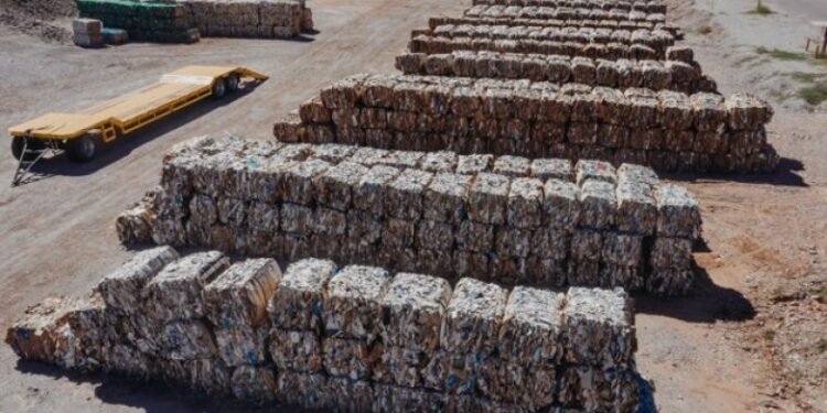 Ambiente pone a la venta más de 300 toneladas de materiales recuperados