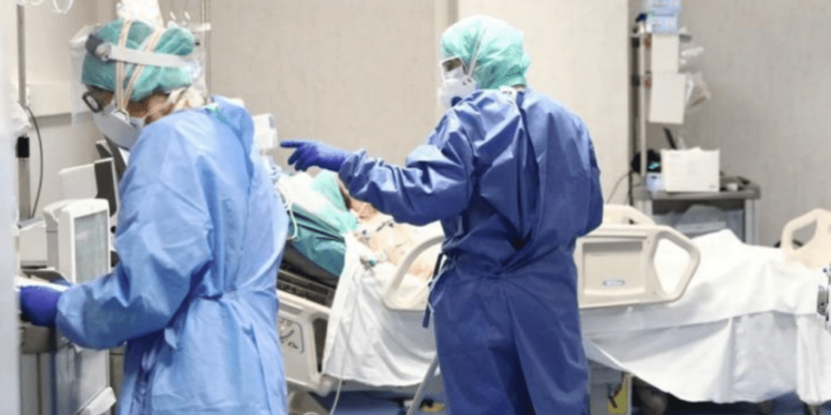 A 6 días de la muerte de un abuelo, detectan 6 casos positivos en el Hogar Eva Perón