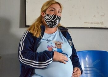 Salud recomienda a embarazadas y madres lactantes con patologías que se inscriban para vacunarse contra el COVID-19