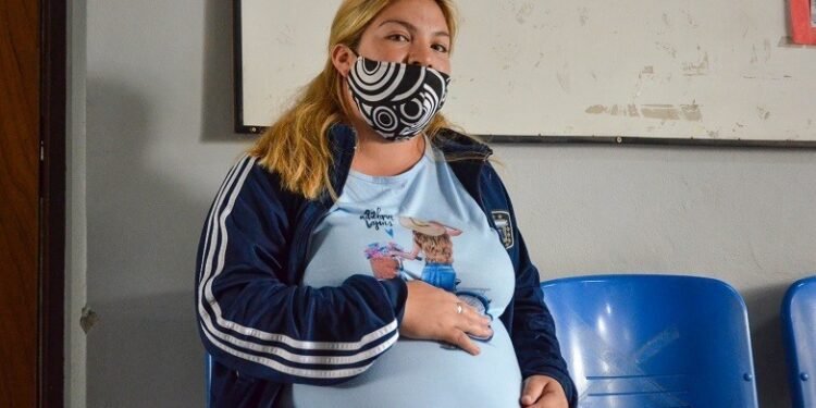 Salud recomienda a embarazadas y madres lactantes con patologías que se inscriban para vacunarse contra el COVID-19