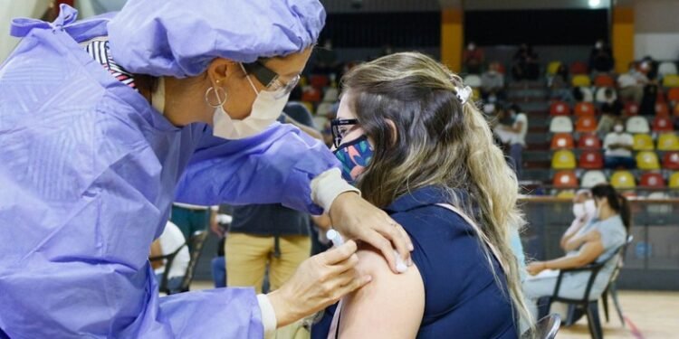 Vacunas Covid-19: mañana comienza la inscripción para nuevos grupos de riesgo