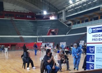 Entre todos los centros de vacunación de la provincia, este lunes se colocaron 2240 dosis