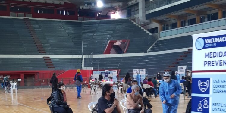 Entre todos los centros de vacunación de la provincia, este lunes se colocaron 2240 dosis