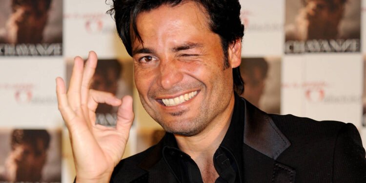 Le dijo a su mamá que iban a ver a Chayanne, pero la llevó a vacunarse