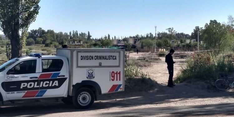 Revuelo en Pocito: encontraron a un hombre muerto en una acequia