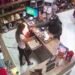 Delincuentes armados roban casi $50.000 en una tienda de ropa