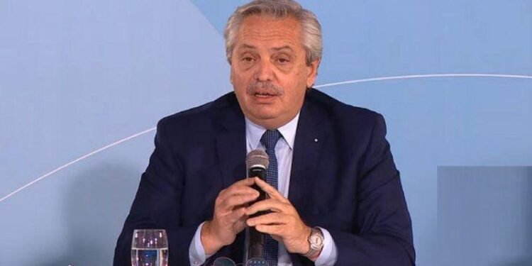 Alberto Fernández anunció que la tarjeta Alimentar alcanzará a niños de hasta 14 años