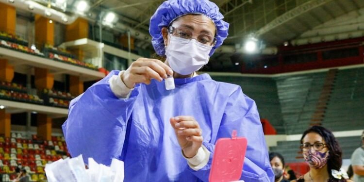 Comenzó la inscripción para la vacunación de docentes y personal no docente universitarios
