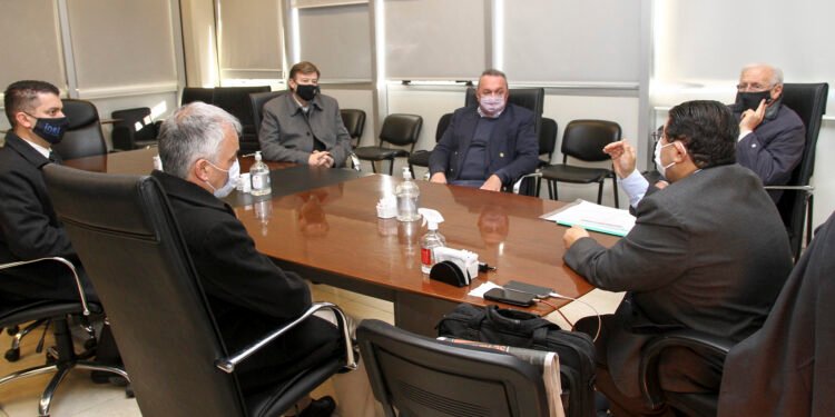 Educación firmó convenios para la capacitación y actualización tecnológica de docentes y alumnos