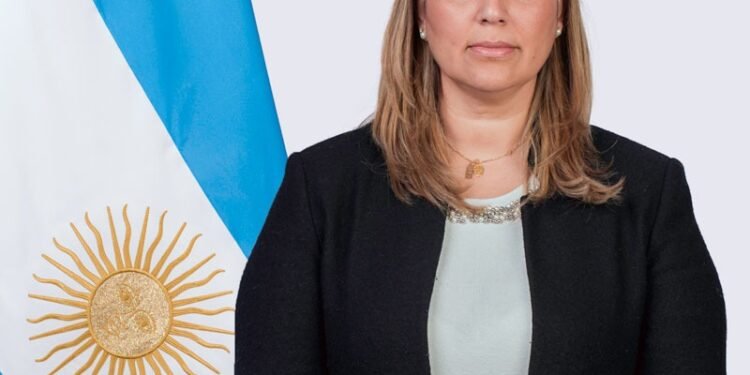 La ministra de Salud, Alejandra Venerando, tiene Coronavirus