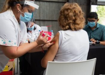 Mendoza abrió la inscripción para que se vacunen los mayores de 35 años sin factores de riesgo