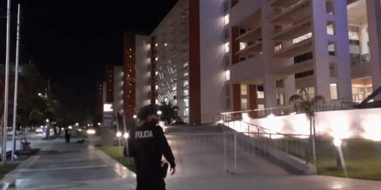 Desplegaron un gran operativo en el Centro Cívico por una presunta amenaza de bomba