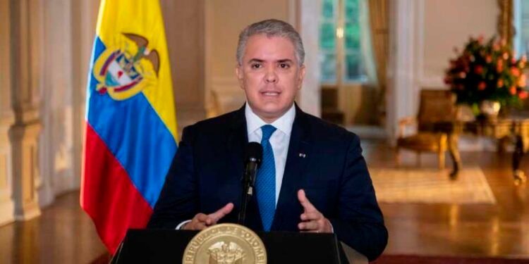 Atacaron el helicóptero en el que se trasladaba el presidente de Colombia