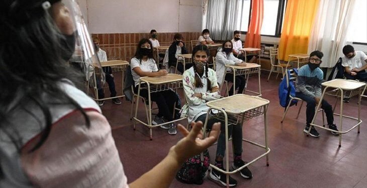 El Gobierno aclara que «no habrá promoción escolar automática» y no descarta extender el ciclo lectivo
