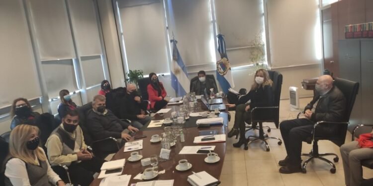 Educación y gremios consensuaron requisitos para la titularización de profesionales de Gabinetes