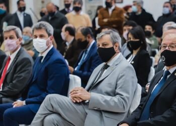 Uñac participó en la asunción de las nuevas autoridades de la Universidad Nacional de San Juan