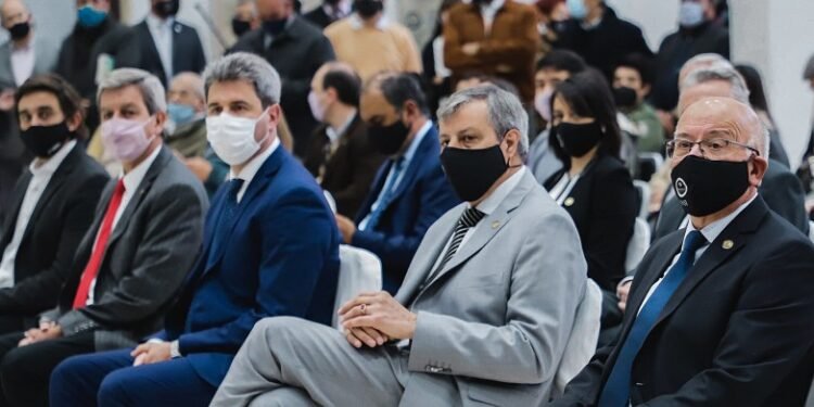 Uñac participó en la asunción de las nuevas autoridades de la Universidad Nacional de San Juan