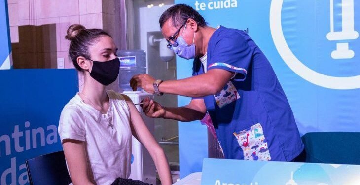 Este miércoles la Argentina tendrá al 50% de su población vacunada con la primera dosis