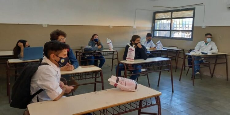 Este lunes reanuda la presencialidad cuidada obligatoria y alternada en las escuelas