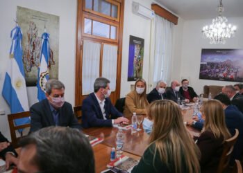 Uñac impulsó a ministros e intendentes para buscar el mejor resultado