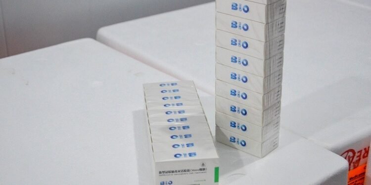 COVID-19: llegaron a San Juan 27.200 vacunas de Sinopharm