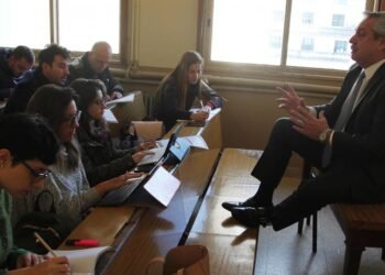 El presidente Alberto Fernández volvió a ejercer una de sus profesiones