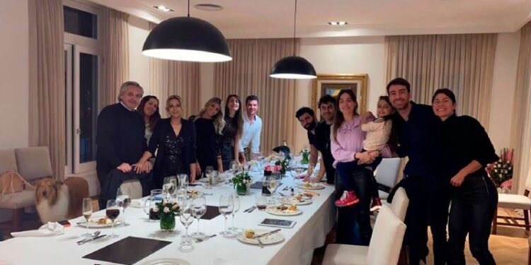 Polémica y escándalo en redes sociales por el cumpleaños de Fabiola Yañez