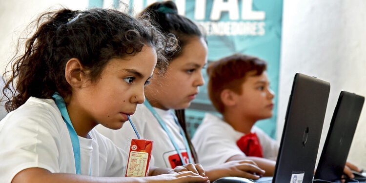 Lanzan una investigación para estudiar los efectos de la tecnología en los jóvenes
