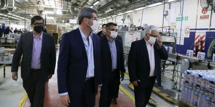 Uñac visitó una planta industrial que genera trabajo para más de 150 familias sanjuaninas