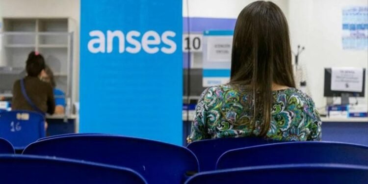 ANSES paga un bono de $12.000 mañana: chequeá si lo cobrás