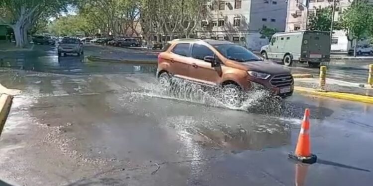 Siguen los problemas de calles inundadas en Capital