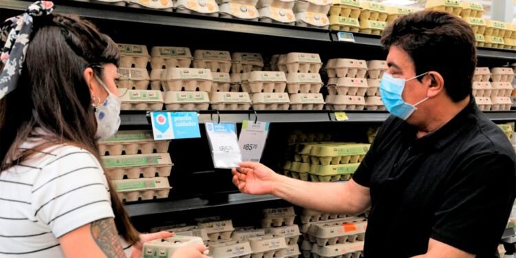 El Gobierno convocó por decreto a gobernadores e intendentes a controlar los precios