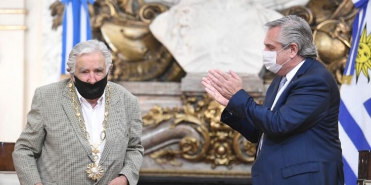 Pepe Mujica pidió a los argentinos «quiéranse un poquito más»